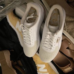 Brand new women’s puma sneakers in beige leather and suede with gum soles